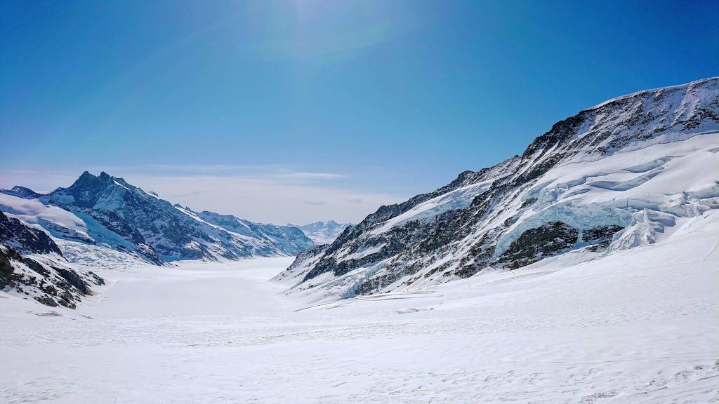 Gletscherlandschaft in der Jungfrau-Region mit Blick Richtung Konkordiaplatz und dem grossen Aletschgletscher